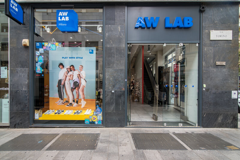 Gli store AW Lab si vestono con IED per il back to school
